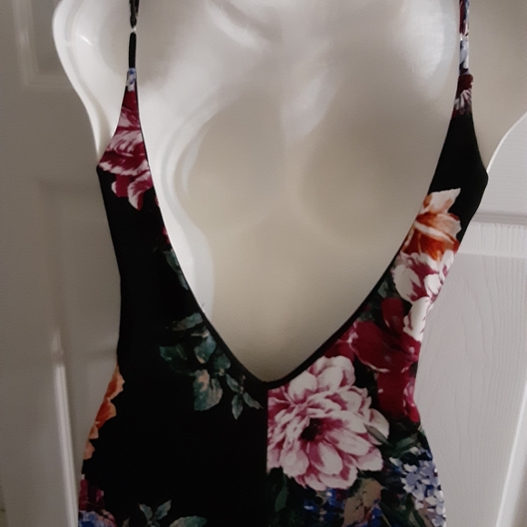 Black floral print backless dress - Picture 4 of 7